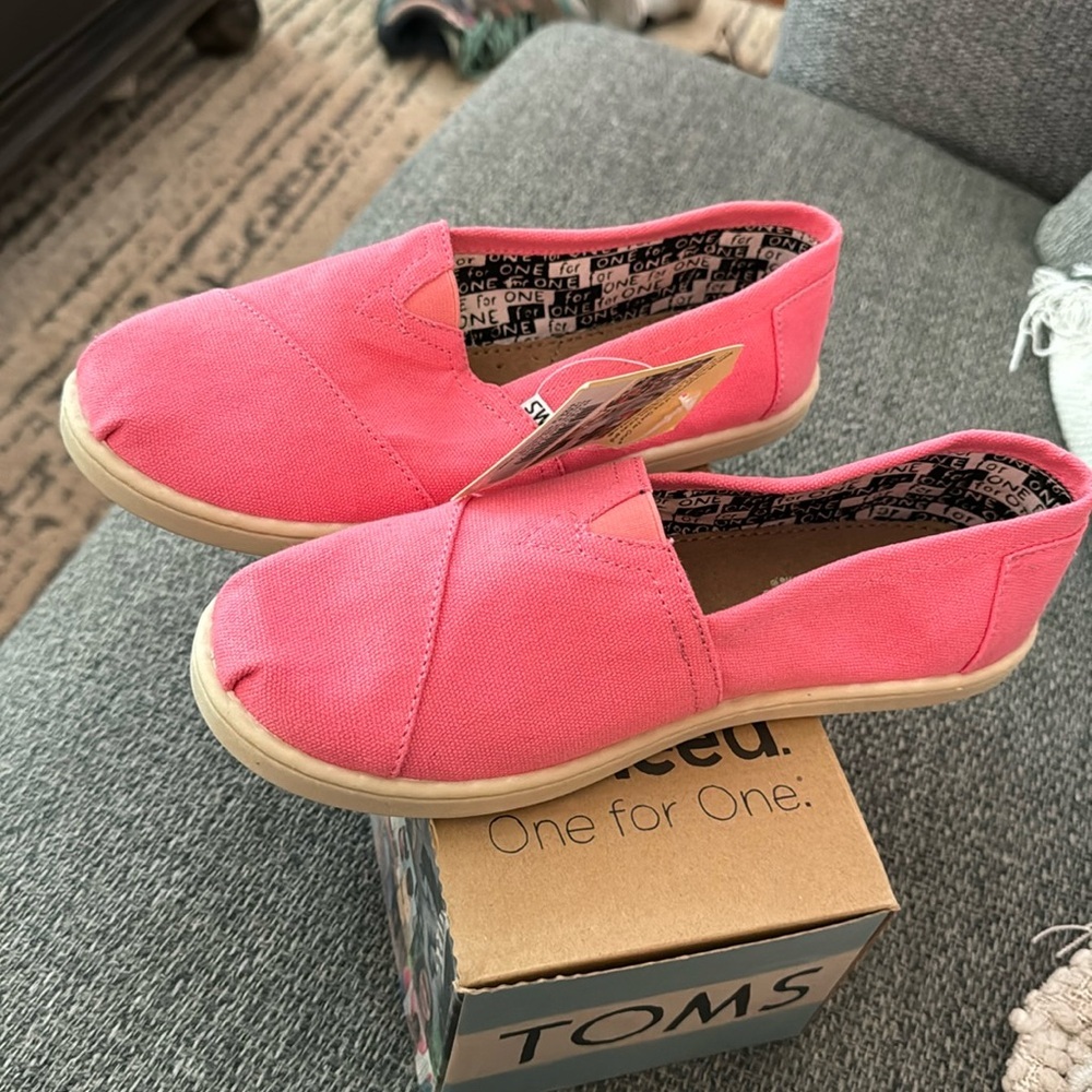 NWT TOMS Espadrilles Classic Slip On Textile Youth Girls‎ Shoes, 6